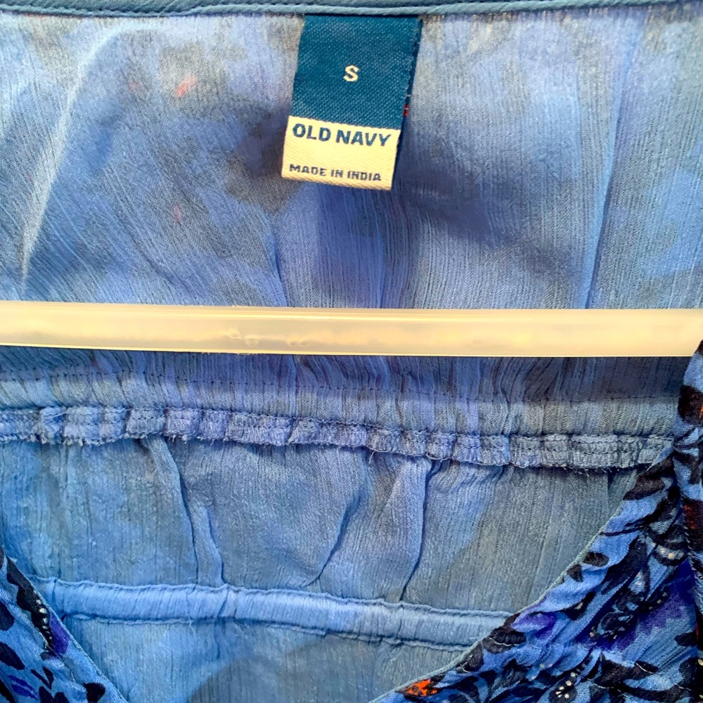 New, without tag- Blue flowered blouse from Old Navy